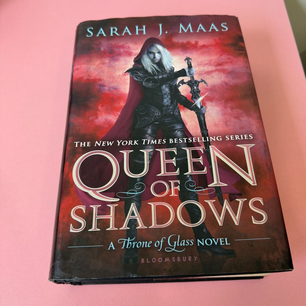 Queen of Shadows by Sarah J Maas (Hardcover) OOP Cover - Throne of Glass YA